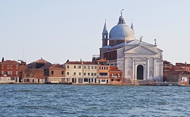 Island hopping around Venice